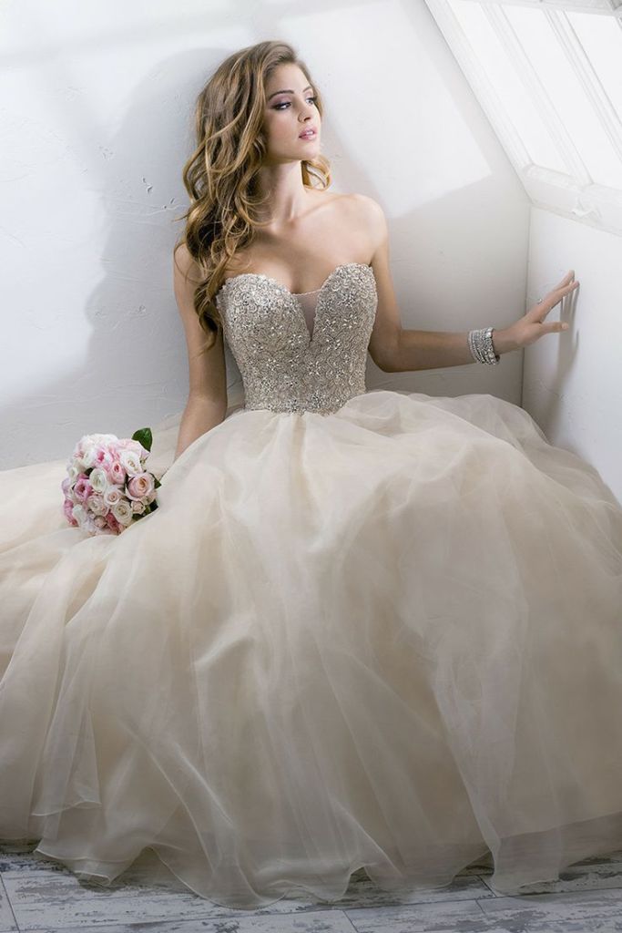 Can I Wear An Ivory Wedding Dress & Have White Flowers?